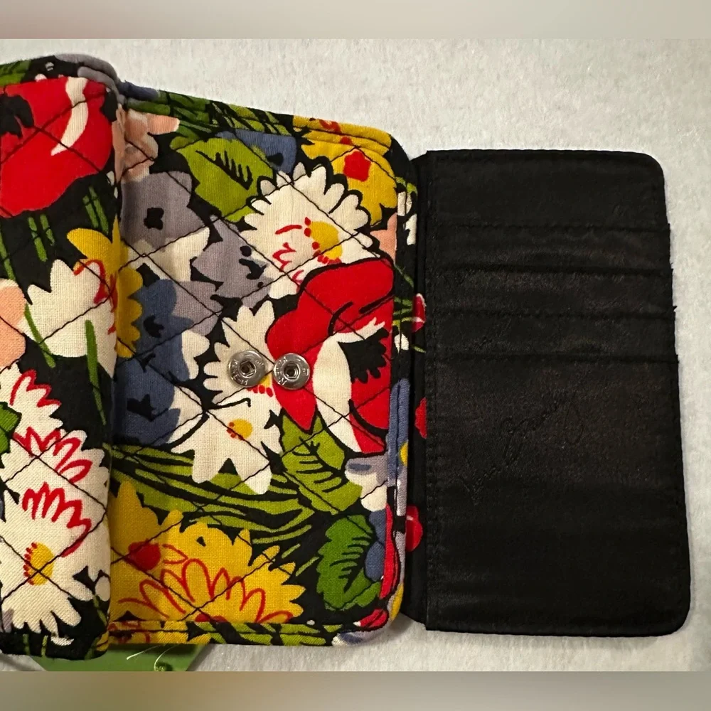 NWT Vera Bradley Euro Wallet Poppy Fields Floral Quilted - Picture 4 of 7